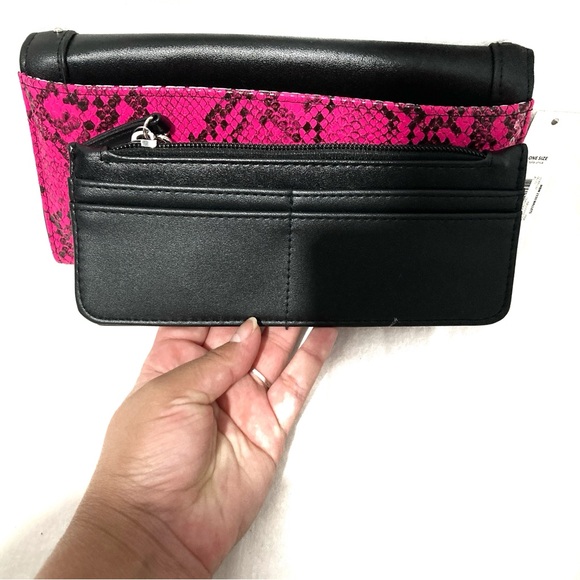 No Boundaries Hot Pink Faux Snakeskin Wristlet Clutch Wallet - Picture 4 of 6